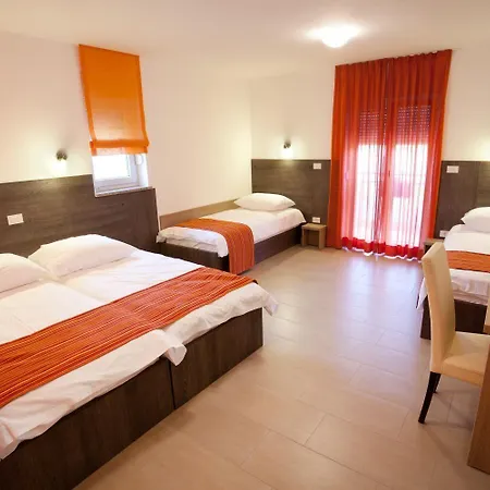 Konukevi Osterija Branik